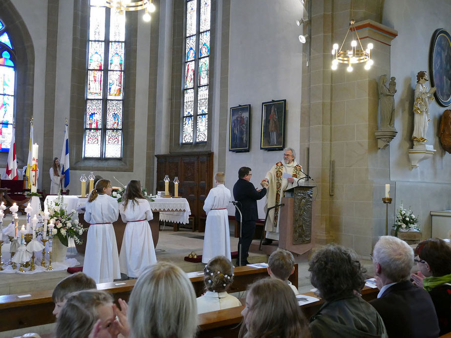 1. Heilige Kommunion in St. Crescentius (Foto: Karl-Franz Thiede)